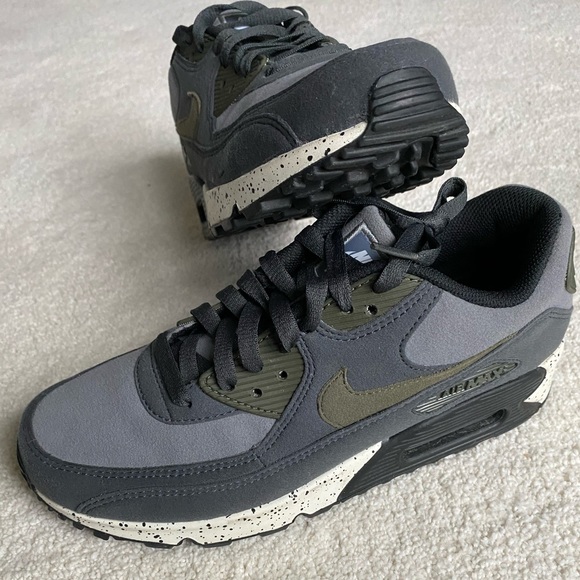 Nike Shoes - Nike Air Max 90